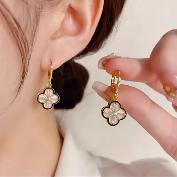 Clover Earrings Elegant Two-Sided Four-Leaf Clover Earrings – Gold Plated - Picture 10 of 15